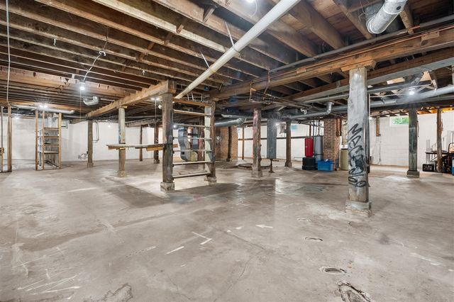 650 N Kalamazoo Street, Paw Paw, MI 49079