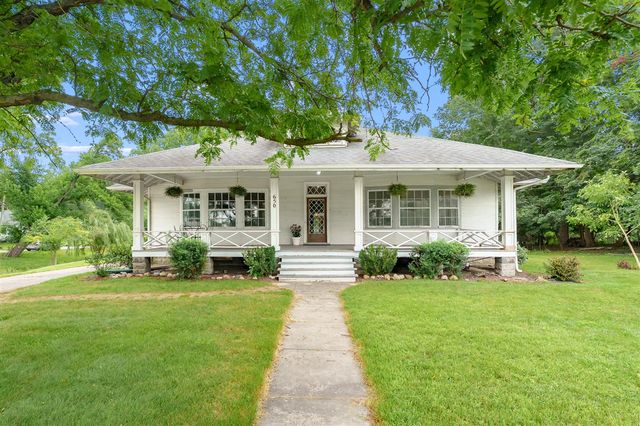 650 N Kalamazoo Street, Paw Paw, MI 49079