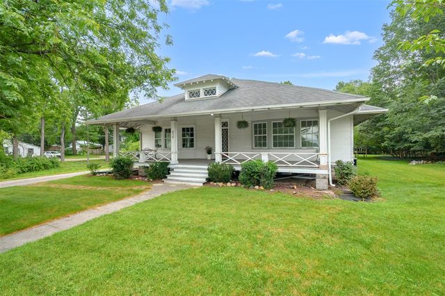 650 N Kalamazoo Street, Paw Paw, MI 49079