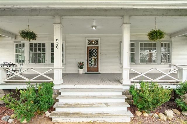 650 N Kalamazoo Street, Paw Paw, MI 49079
