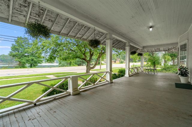 650 N Kalamazoo Street, Paw Paw, MI 49079