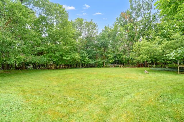 650 N Kalamazoo Street, Paw Paw, MI 49079