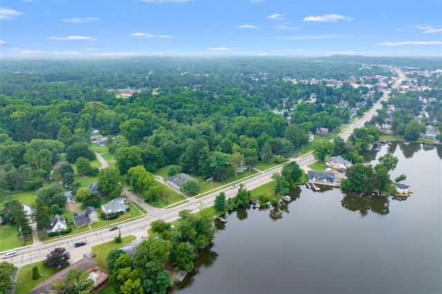 650 N Kalamazoo Street, Paw Paw, MI 49079