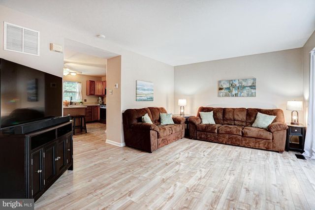9 W CHRISTINA PL, Newark, DE 19702
