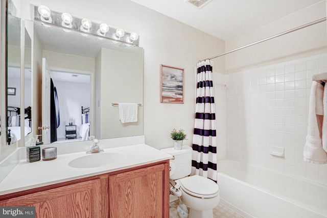 9 W CHRISTINA PL, Newark, DE 19702