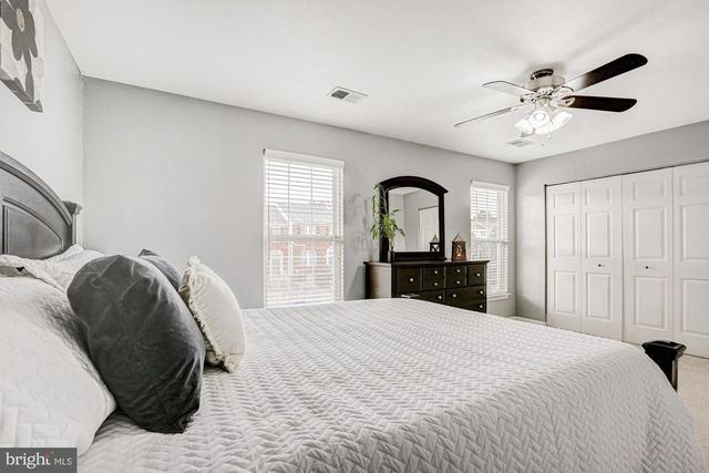 9 W CHRISTINA PL, Newark, DE 19702