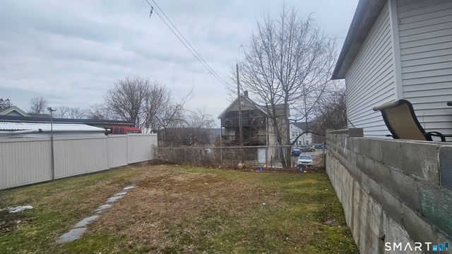 15 James Street, Waterbury, CT 06708