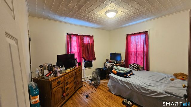 15 James Street, Waterbury, CT 06708