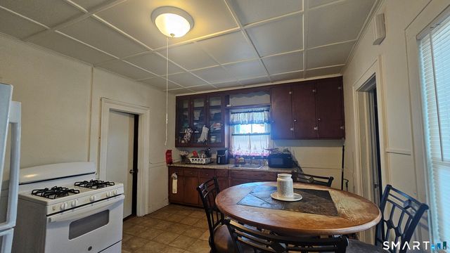 15 James Street, Waterbury, CT 06708