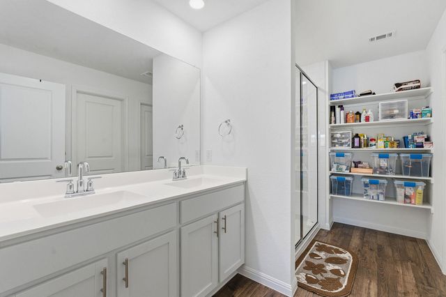 192 Juan Cordona DR, Buda, TX 78610