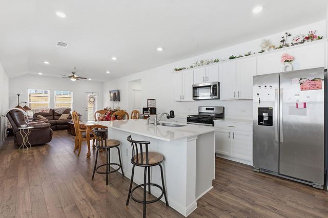 192 Juan Cordona DR, Buda, TX 78610