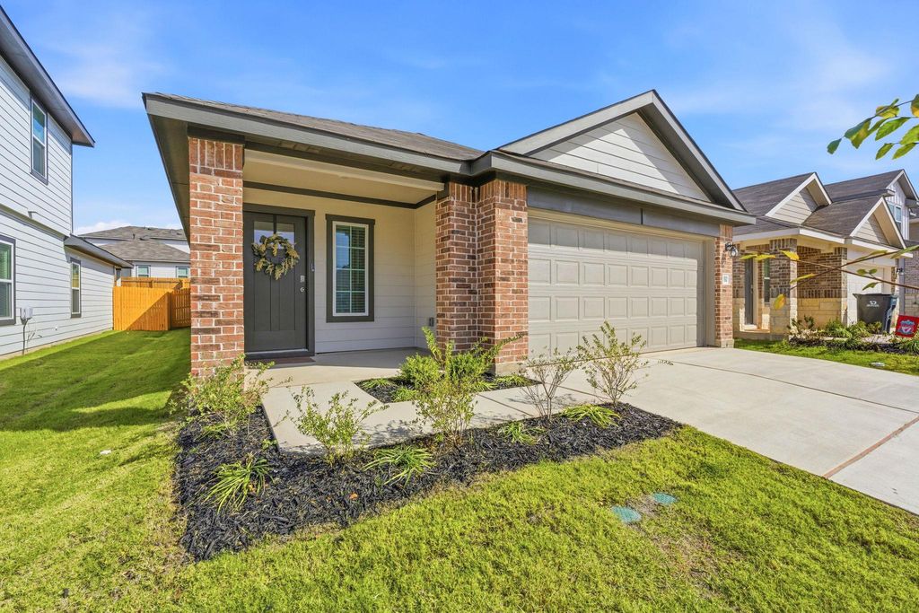 192 Juan Cordona DR, Buda, TX 78610