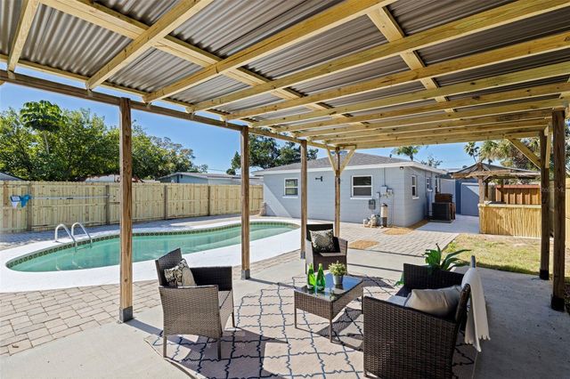 656 59TH STREET S, St Petersburg, FL 33707