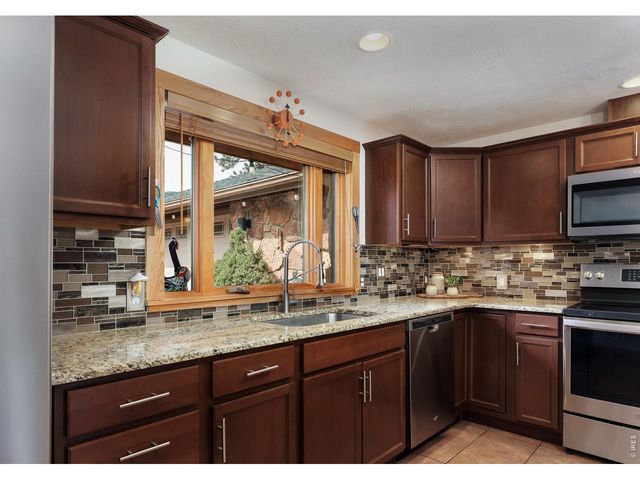 655 Kiowa Rd, Lyons, CO 80540