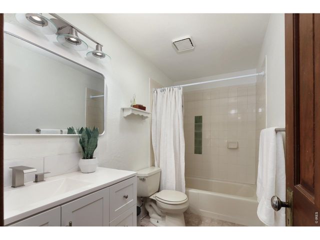 655 Kiowa Rd, Lyons, CO 80540