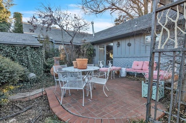 1801 Drakestone Avenue, Nichols Hills, OK 73120