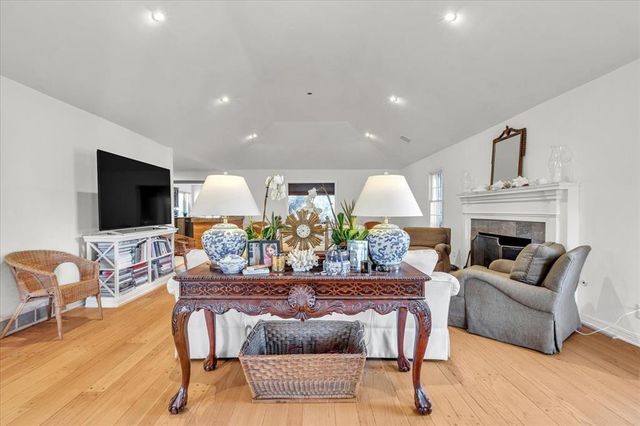 1801 Drakestone Avenue, Nichols Hills, OK 73120
