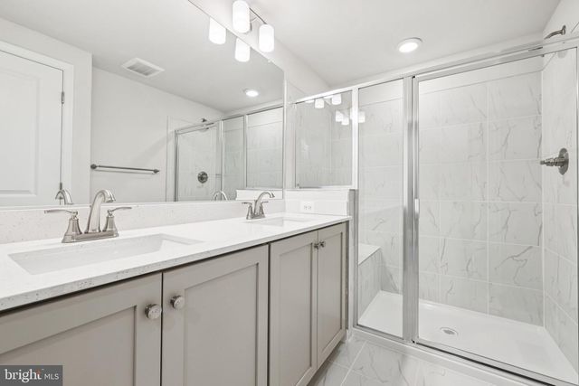 19566 VILLAGE WALK DR, Montgomery Village, MD 20886