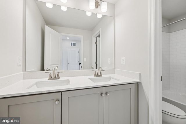 19566 VILLAGE WALK DR, Montgomery Village, MD 20886