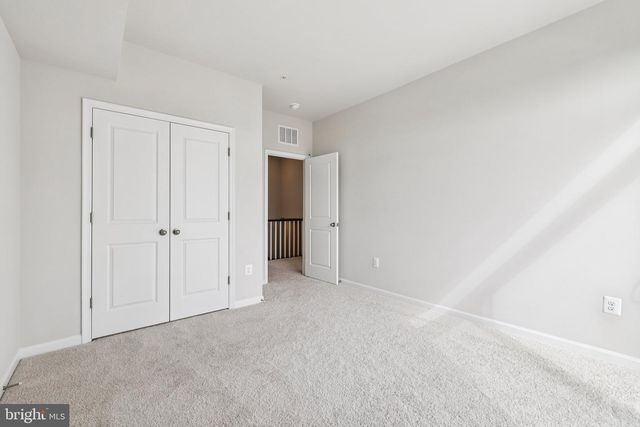 19566 VILLAGE WALK DR, Montgomery Village, MD 20886