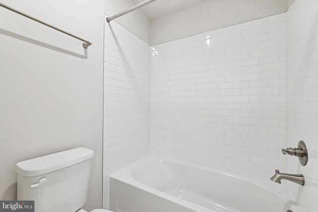 19566 VILLAGE WALK DR, Montgomery Village, MD 20886