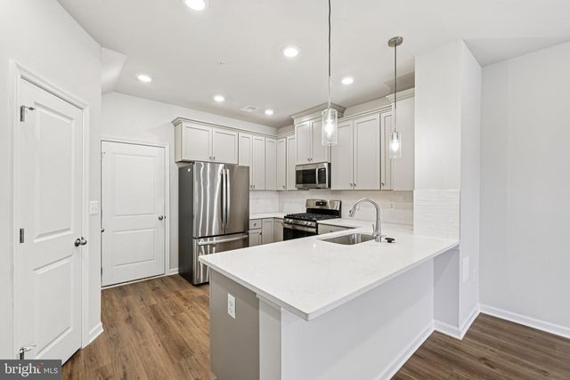19566 VILLAGE WALK DR, Montgomery Village, MD 20886