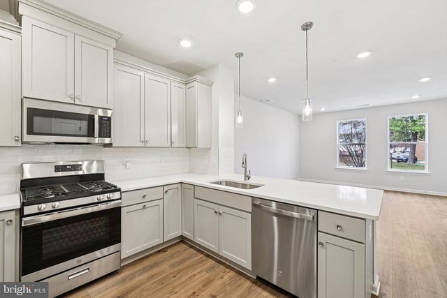 19566 VILLAGE WALK DR, Montgomery Village, MD 20886