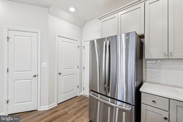 19566 VILLAGE WALK DR, Montgomery Village, MD 20886