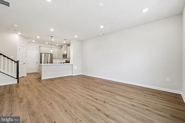 19566 VILLAGE WALK DR, Montgomery Village, MD 20886