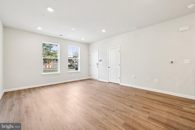 19566 VILLAGE WALK DR, Montgomery Village, MD 20886