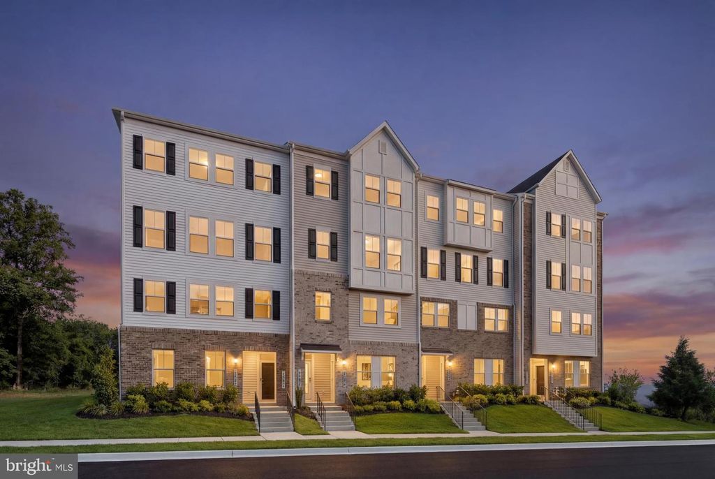 19566 VILLAGE WALK DR, Montgomery Village, MD 20886