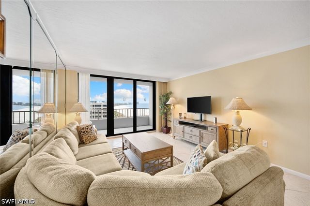 320 Seaview CT 2009, Marco Island, FL 34145