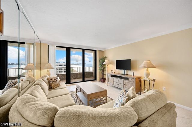 320 Seaview CT 2009, Marco Island, FL 34145