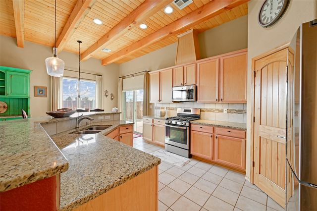 10 Canto Del Pajaro, Santa Fe, NM 87508