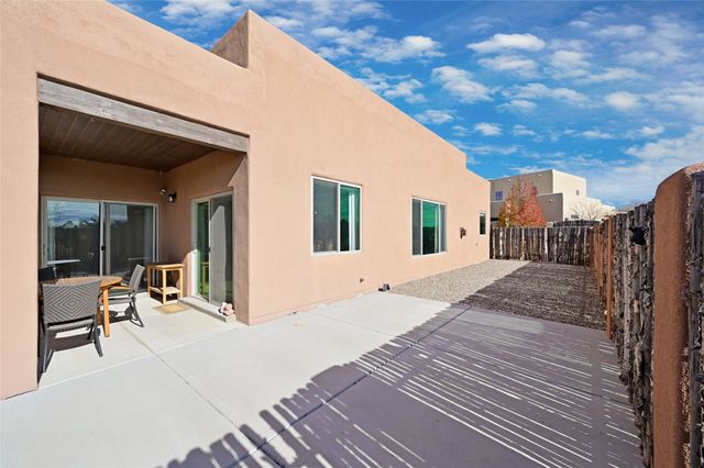 10 Canto Del Pajaro, Santa Fe, NM 87508