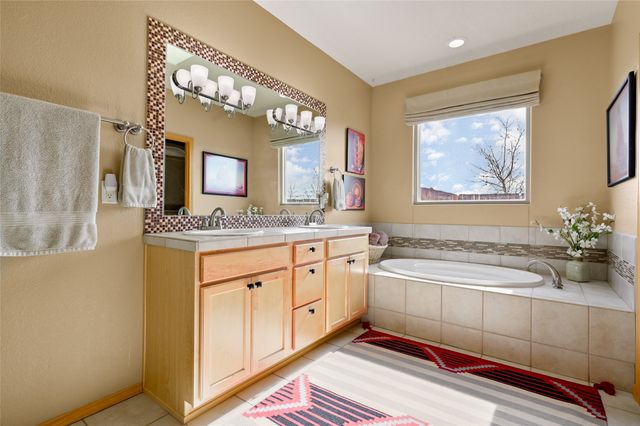 10 Canto Del Pajaro, Santa Fe, NM 87508