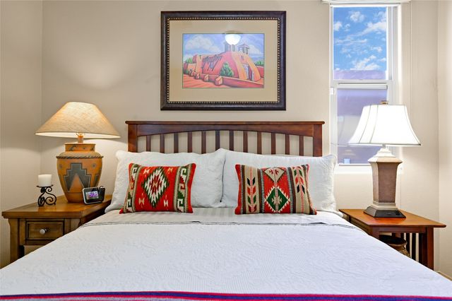 10 Canto Del Pajaro, Santa Fe, NM 87508