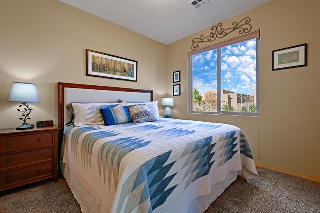 10 Canto Del Pajaro, Santa Fe, NM 87508