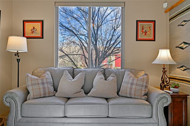 10 Canto Del Pajaro, Santa Fe, NM 87508