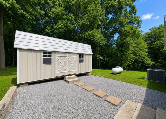 153 Henry Harris Rd, Westmoreland, TN 37186
