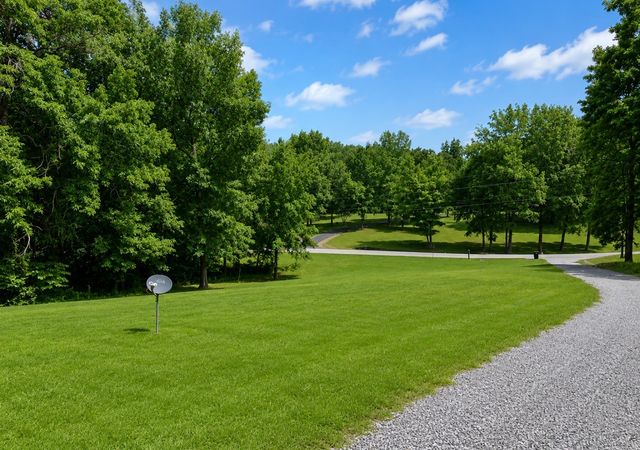 153 Henry Harris Rd, Westmoreland, TN 37186