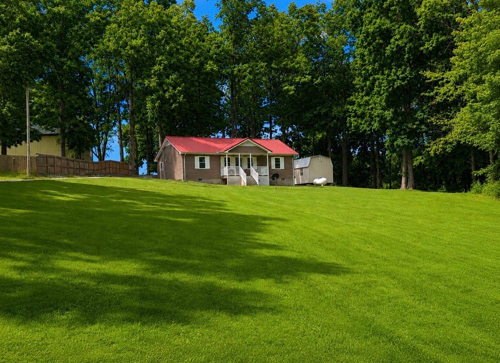 153 Henry Harris Rd, Westmoreland, TN 37186