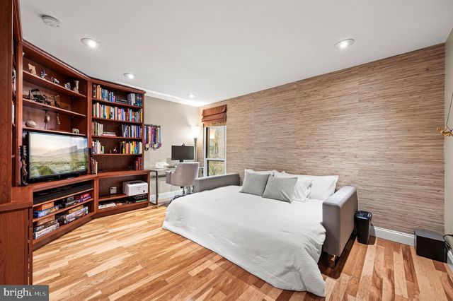 38 SAINT JAMES CT, Philadelphia, PA 19106