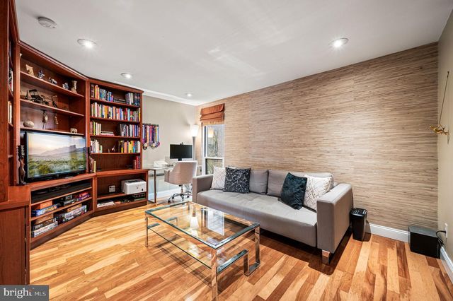 38 SAINT JAMES CT, Philadelphia, PA 19106