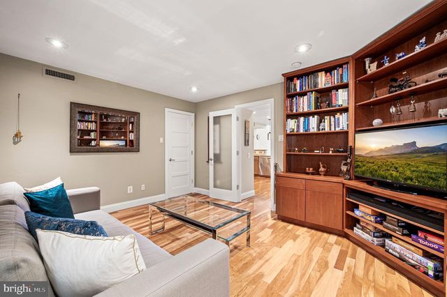 38 SAINT JAMES CT, Philadelphia, PA 19106