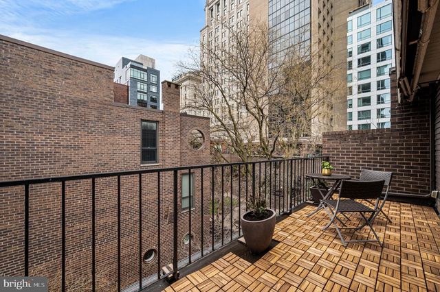 38 SAINT JAMES CT, Philadelphia, PA 19106