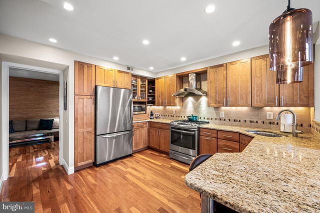 38 SAINT JAMES CT, Philadelphia, PA 19106