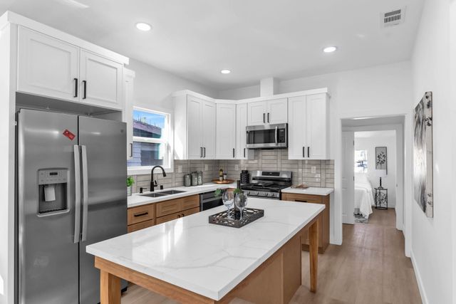 2912 E 22Nd St, Oakland, CA 94601