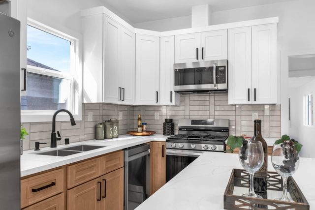 2912 E 22Nd St, Oakland, CA 94601