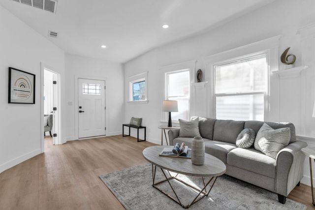 2912 E 22Nd St, Oakland, CA 94601